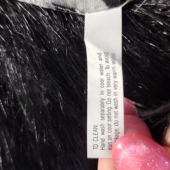 Floral Sheer Scarf with Daisies. Created In ITALY - AVON. - Picture 3 of 5